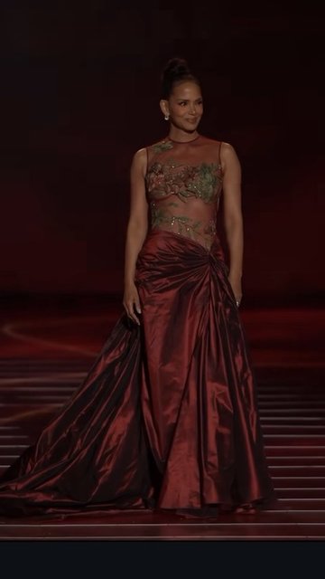 HALLE BERRY