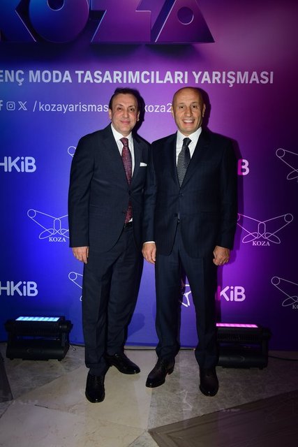 İTKİB BAŞKAN YARDIMCI MUSTAFA PAŞAHAN VE TİM BAŞKANI MUSTAFA GÜLTEPE GECEDE GENÇ TASARIMCILARI İZLEDİLER.