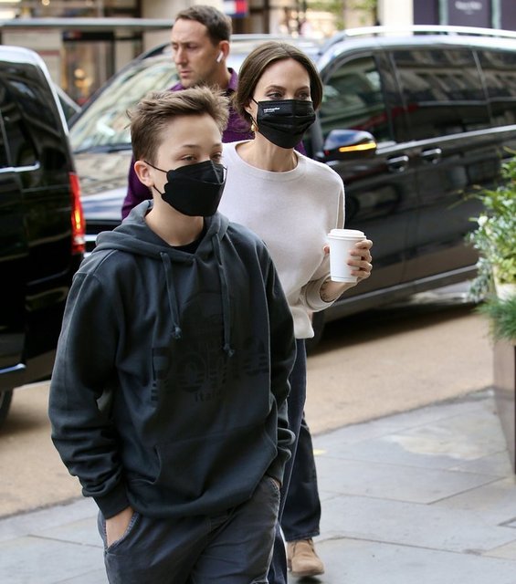 ANGELINA JOLIE, KNOX JOLIE PITT