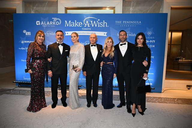 DALİA, NİV-ROMİNA GARİH, JEFF HAKKO, DEMET GÜNGÖR, ALLAN HAKKO VE SEVGİLİĞİ SELİN YAĞCIOĞLU ANLAMLI GECEDE BİR ARAYA GELDİLER.