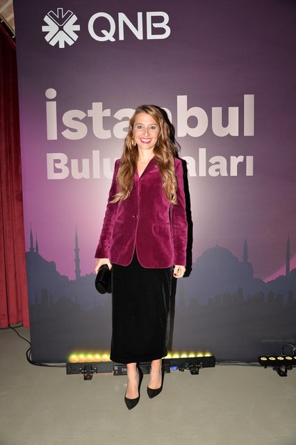 GENÇ İŞ İNSANI PELİN AKIN ÖZALP 'İSTANBUL BULUŞMALARI' ORGANİZASYONUNA KATILARAK KEYİFLİ BİR GECE GEÇİRDİ.