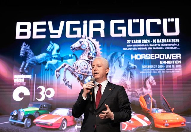 İSTANBUL VALİSİ DAVUT GÜL GECEDE KONUŞMA YAPTI