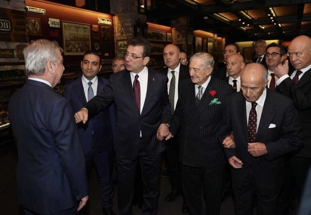 İSTANBUL BÜYÜKŞEHİR BELEDİYE BAŞKANI EKREM İMAMOĞLU, RAHMİ KOÇ İLE BİRLİKTE  'BEYGİR GÜCÜ' SERGİSİNİ DE GEZDİ.