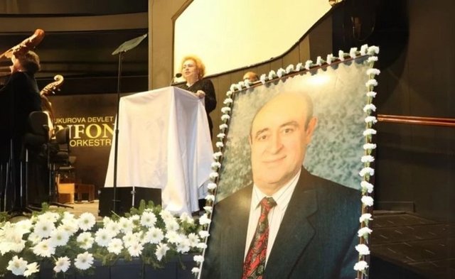 ÖZCAN SABANCI TÖRENDE KONUŞMA YAPARAK MERHUM HACI SABANCI'YI ANDI.