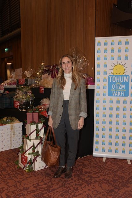 AYŞECAN ÖZYEĞİN OKTAY'DA FESTİVALDE ALIŞVERİŞ YAPTI.