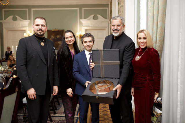 MERT EGE KÖSE, TÜRKİYE'NİN LONDRA BÜYÜKELÇİSİ OSMAN KORAY ERTAŞ VE EŞİ SEVCAN ERTAŞ, HALDUN KİLİT, ÖZNUR YAKIN
