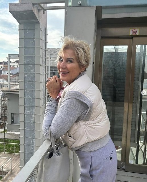 SANAT TUTKUNU İŞ İNSANI LEYLA ALATON HAFTA SONU SANAT GALERİNİ GEZDİ.