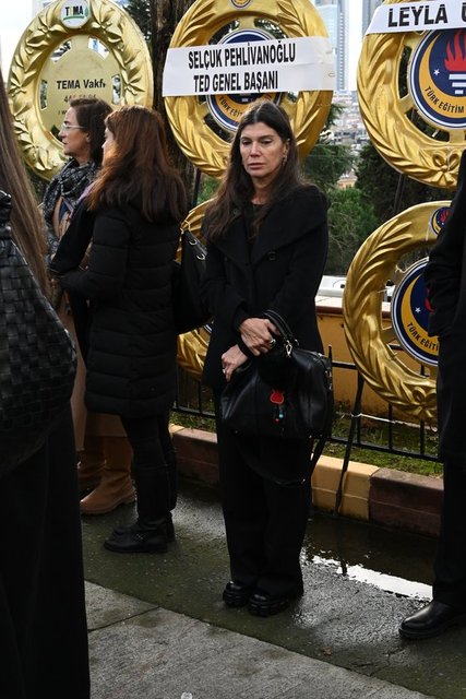 ZEYNEP ÜSTÜNEL