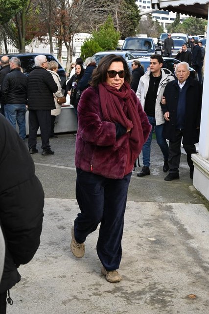 SELMA TÜRKEŞ