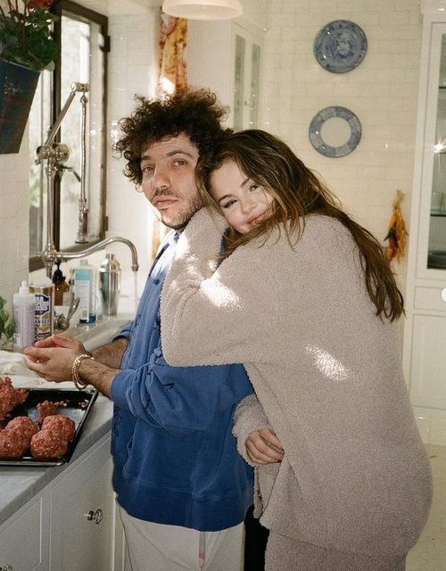 SELENA GOMEZ, BENNY BLANCO