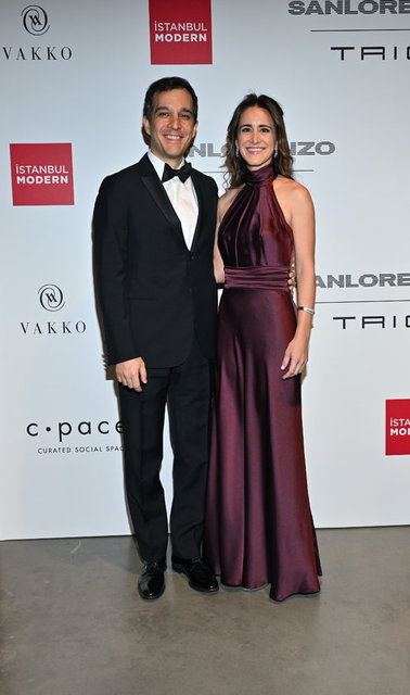 GECEYE MURAT COŞKUN VE EŞİ ESRA ECZACIBAŞI COŞKUN'DA KATILDI.