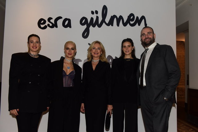 SİMAY KAMER, ESRA GÜLMEN, ÇİĞDEM KAMER, KIARA VE ATASAY KAMER