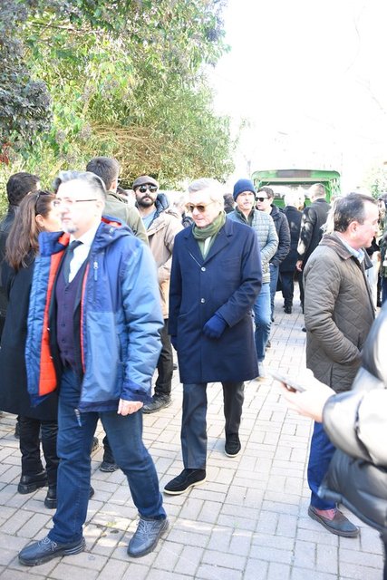 İŞ İNSANI ÖMER DİNÇKÖK KAYAR AİLESİ'Nİ CENAZE TÖRENİNDE ZİYARET EDEREK BAŞSAĞLIĞI DİLEDİ.