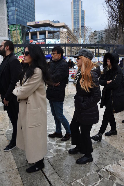 BERRİN-OLGUN ZORLU ÇİFTİ ACILI KIRAL AİLESİ'NE DESTEK OLDU.