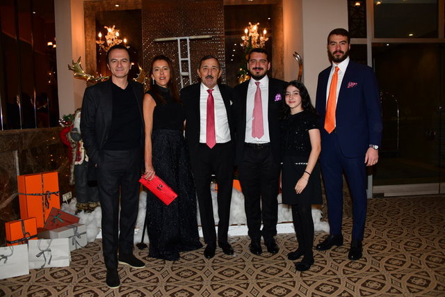 OZAN-BAHAR ŞER,HAYRİ,MEHMETCAN,ELA YAZICI VE OZAN CAN ŞER ULUDAĞ'DA SAHNE ALAN MAHSUN KIRMIZIGÜL'Ü DİNLEDİ.