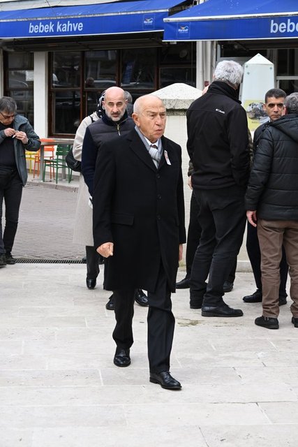 NİHAT ÖZDEMİR