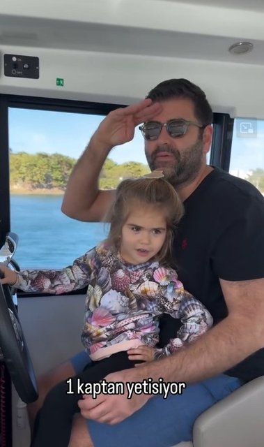 BUĞRA TOPLUSOY KIZI TALİA İLE BİRLİKTE DÜMENE GEÇTİĞİ ANLARI SOSYAL MEDYA HESABINDAN YAYINLADI.