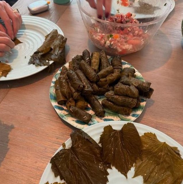 BELLA HADİD SARMA SARDIĞI ANLARI PAYLAŞTI.