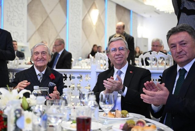 KOÇ HOLDİNG ONURSAL BAŞKANI RAHMİ KOÇ, ANKARA BÜYÜKŞEHİR BELEDİYE BAŞKANI MANSUR YAVAŞ