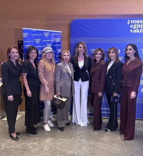 FERYAL GÜLMAN, DALİA GARİH, BERRİN ZORLU, BEYZA UYANOĞLU, GÜLŞAH ALKOÇLAR