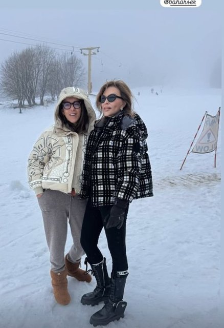 FERYAL GÜLMAN YAKIN DOSTU BAHAR ŞER İLE ULUDAĞ'DA BİR ARAYA GELDİ.