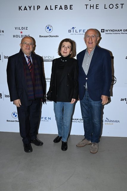 ZERRİN-ZAFER YILDIRIM, SERGİYİ ZİYARET EDEREK SANATÇI AHMET GÜNEŞTEKİN İLE SOHBET ETTİ