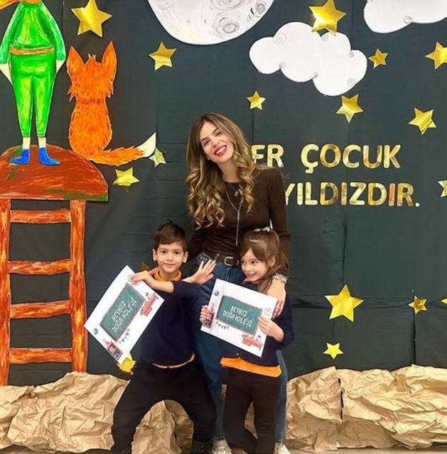 EVELİZE KOSİF İKİZLERİ TAYALN VE ELİZA'NIN KARNE HEYECANINI SOSYAL MEDYA HESABINDAN PAYLAŞTI