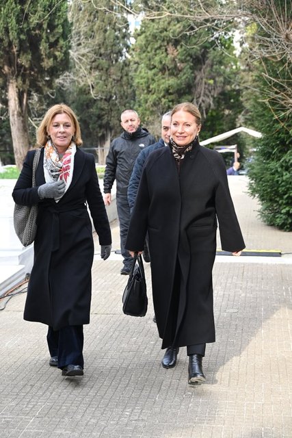 CAROLINE KOÇ MERHUM EŞİ MUSTAFA V. KOÇ'UN ANMA TÖRENİNE KIZ KARDEŞİ CHRISTINA GIRAUD İLE BİRLİKTE GELDİ.