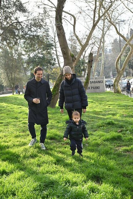 CAN-DENİZ HAKKO ÇİFTİ OĞULLARIYLA BEBEK PARKIN'DA EĞLENDİ...