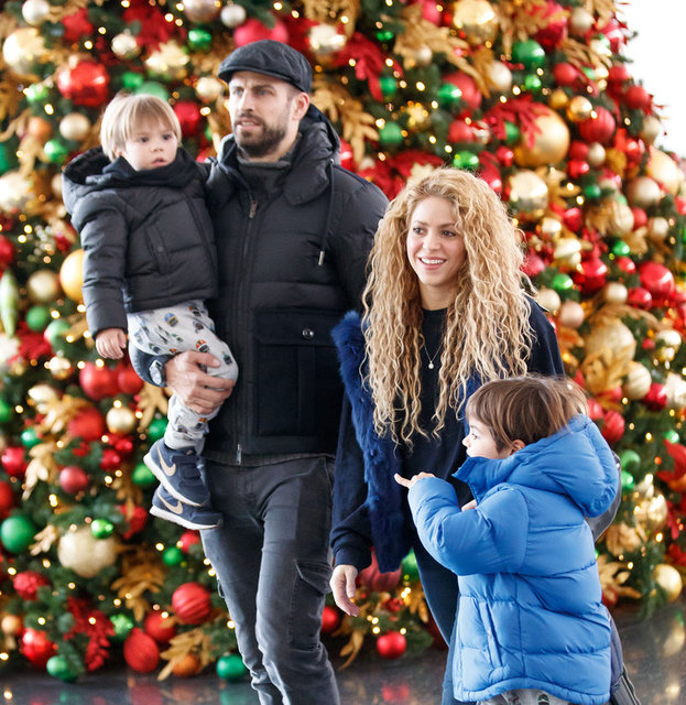 SHAKIRA, GERARD PIQUE