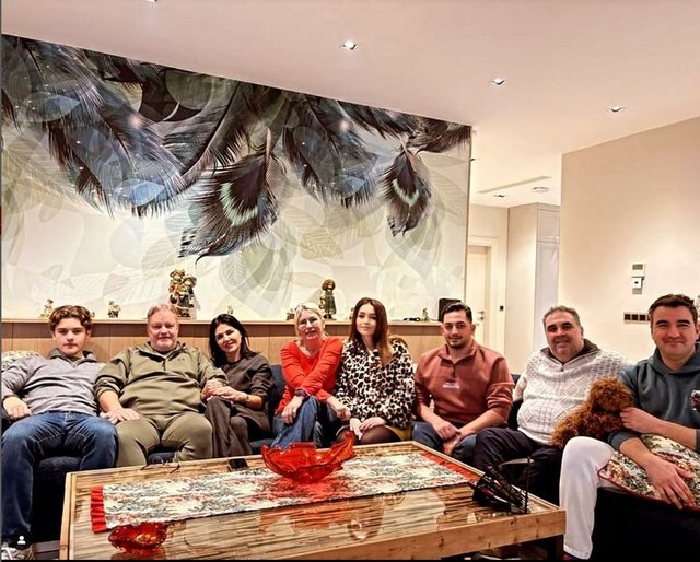 METİN ŞEN, ZEYNEP ÖZBULUT, SUZAN ŞEN, NAİL YİĞİTTAŞ, MELİSA KEÇELİ