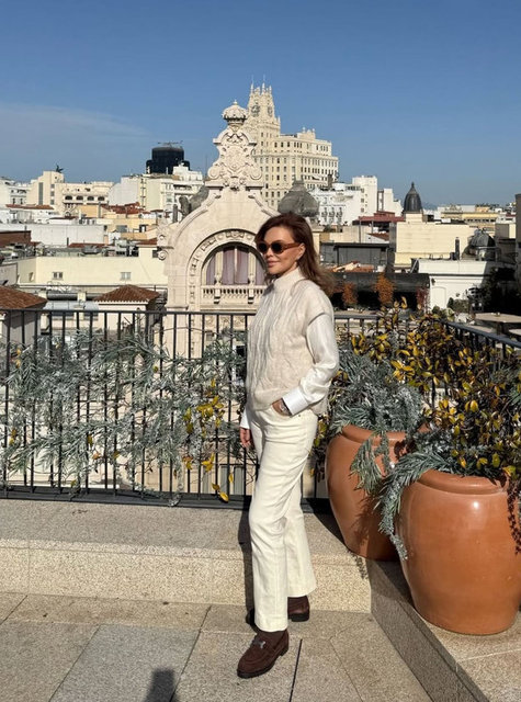 FERYAL GÜLMAN, FOTOĞRAFLARIYLA SOSYAL MEDYADA BEĞENİ REKORU KIRDI