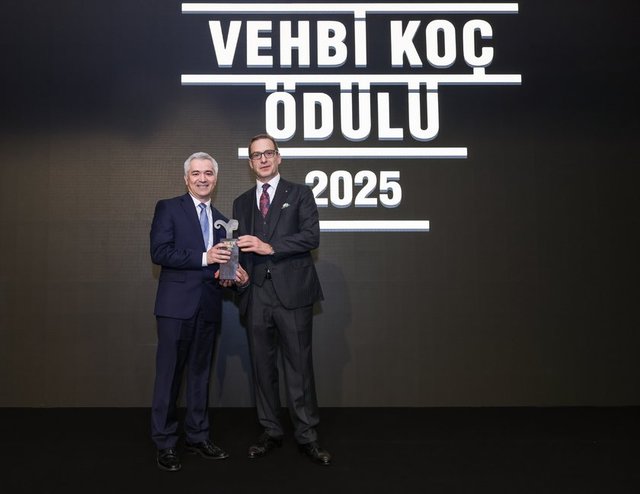 KOÇ HOLDİNG YÖNETİM KURULU BAŞKANI ÖMER KOÇ VE DOÇ. DR. KIVANÇ BİRSOY