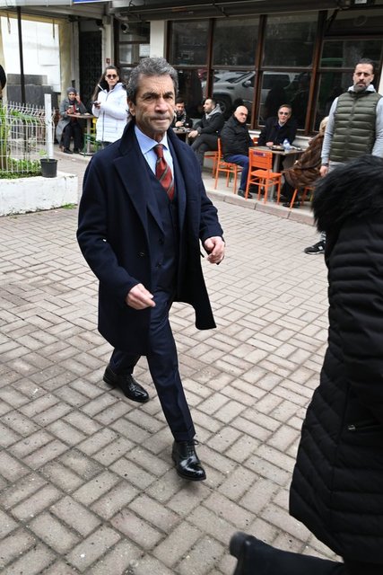 İŞ İNSANI CEM HAKKO, CENAZE TÖRENİNDE BENARDETE AİLESİ'NE TAZİYELERİNİ İLETTİ.