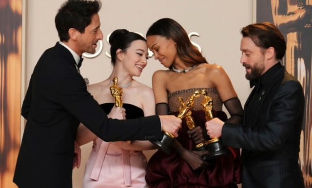 ZOE SALDANA, ADRIEN BRODY