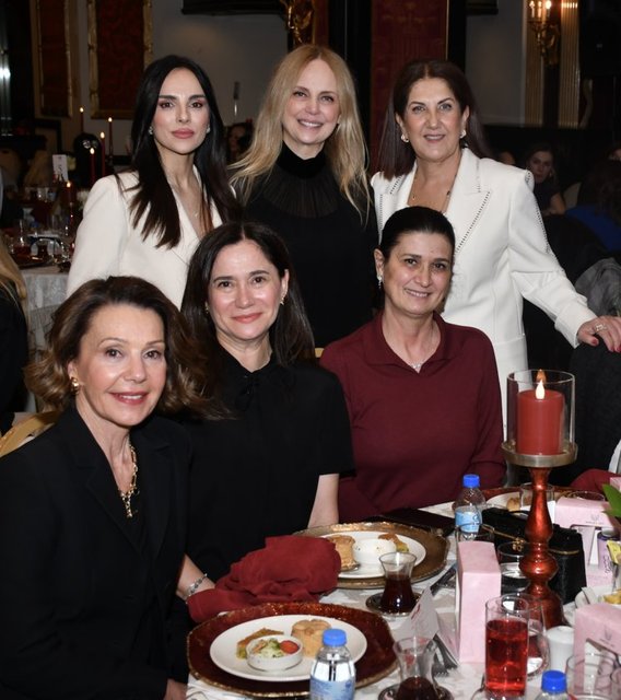OYA ÇEBİ, SERAP İSKENDER, ARZU ÇEBİ, BERİL MİSVAKİ, ARZU ABBAS ARZU EFE
