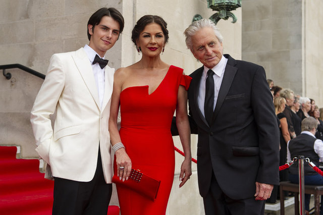 MICHAEL DOUGLAS-CATHERINE ZETA JONES, DYLAN DOUGLAS