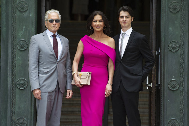 MICHAEL DOUGLAS-CATHERINE ZETA JONES, DYLAN DOUGLAS