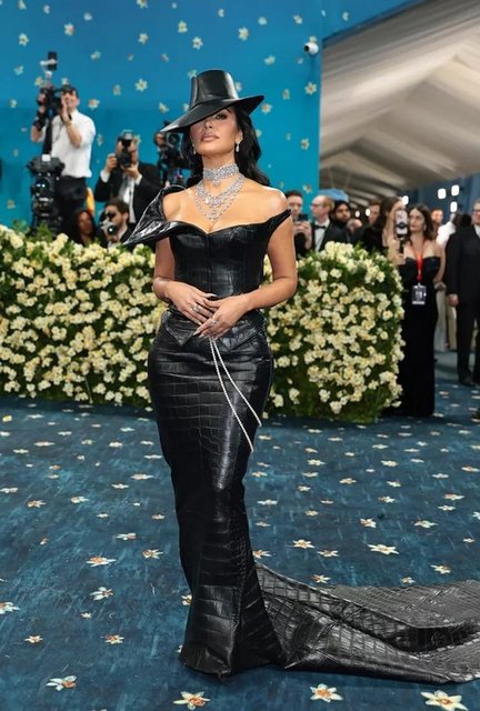KIM MKARDASHIAN