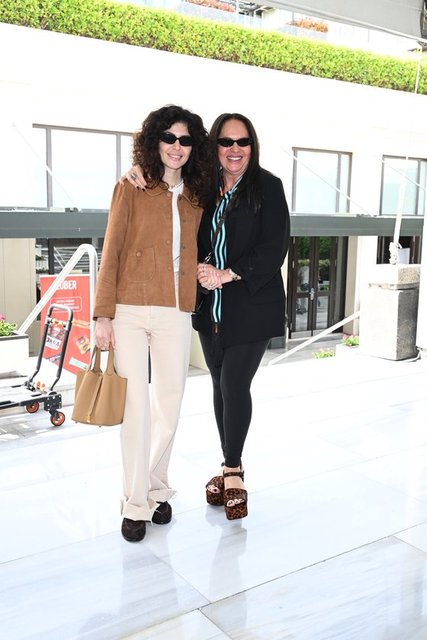 NAZLI SELİN, SEMRA ÖZLENİR