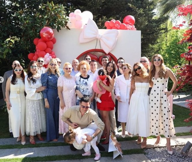 PIRIL-GÖKHAN, YASEMİN KOKULUDAĞ, DEMET SABANCI-CENGİZ ÇETİNDOĞAN, ARZU-ÖMER SABANCI, HACI-NAZLI SABANCI, HAKAN SABANCI, KERİM SABANCI