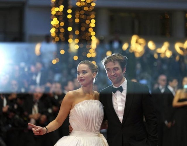 JENNIFER LAWRENCE, ROBERT PATTINSON