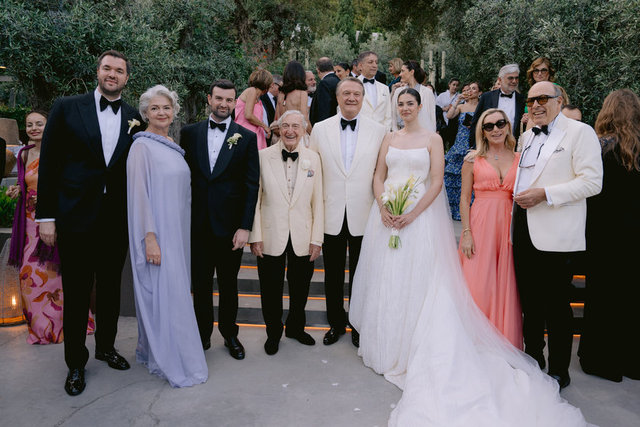 ZEYNEP-JACK HERSHMAN ÇİFTİ, BODRUM'DA DÜZENLENEN DÜĞÜN DAVETİYLE EVLENDİ. GENÇ ÇİFTİ, BU MUTLU GÜNÜNDE RAHMİ KOÇ YALNIZ BIRAKMADI