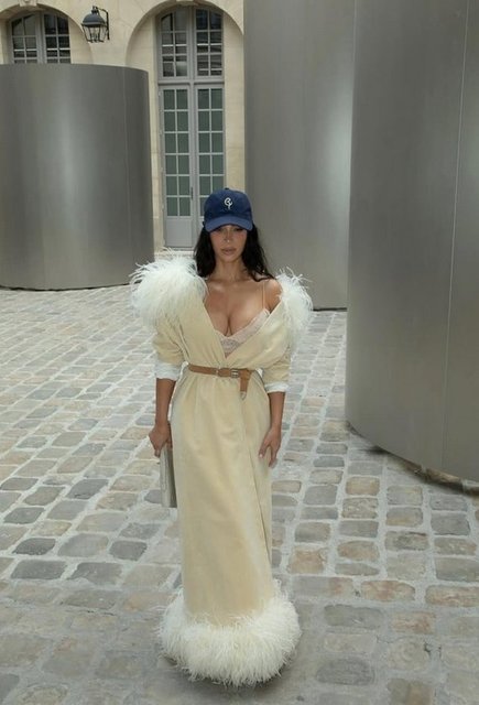 KIM KARDASHIAN