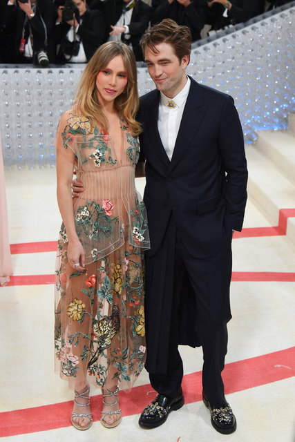 ROBERT PATTINSON-SUKI WATERHOUSE