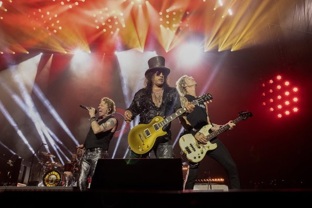 GUNS N' ROSES