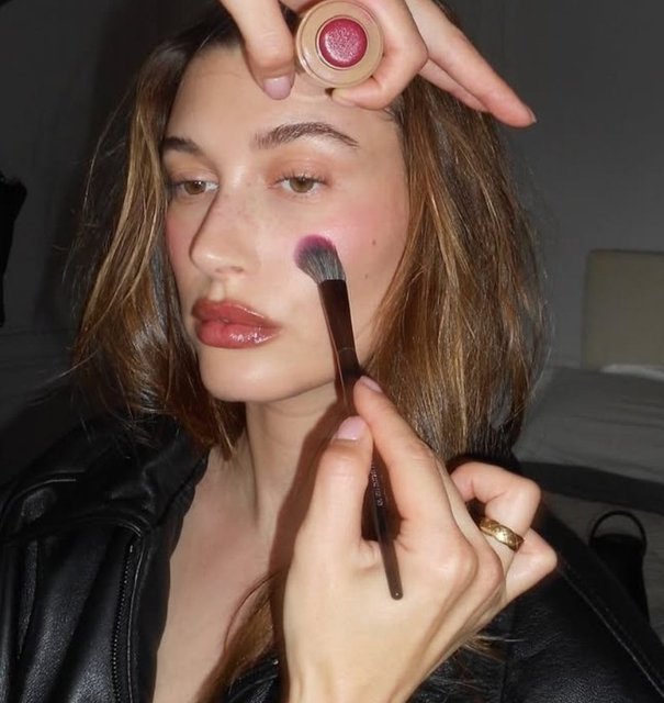 HAILEY BIEBER