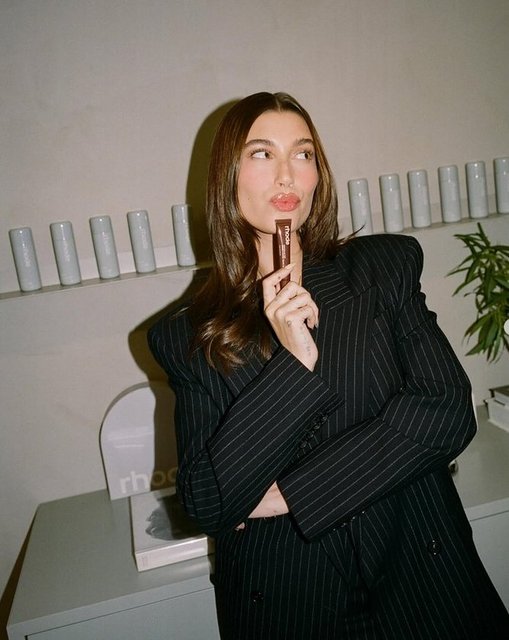 HAILEY BIEBER