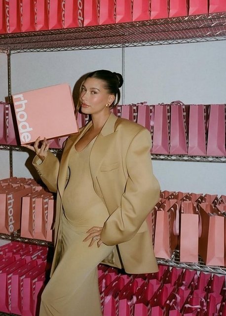 HAILEY BIEBER