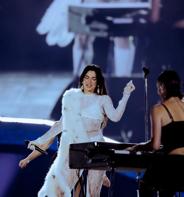 DUA LIPA